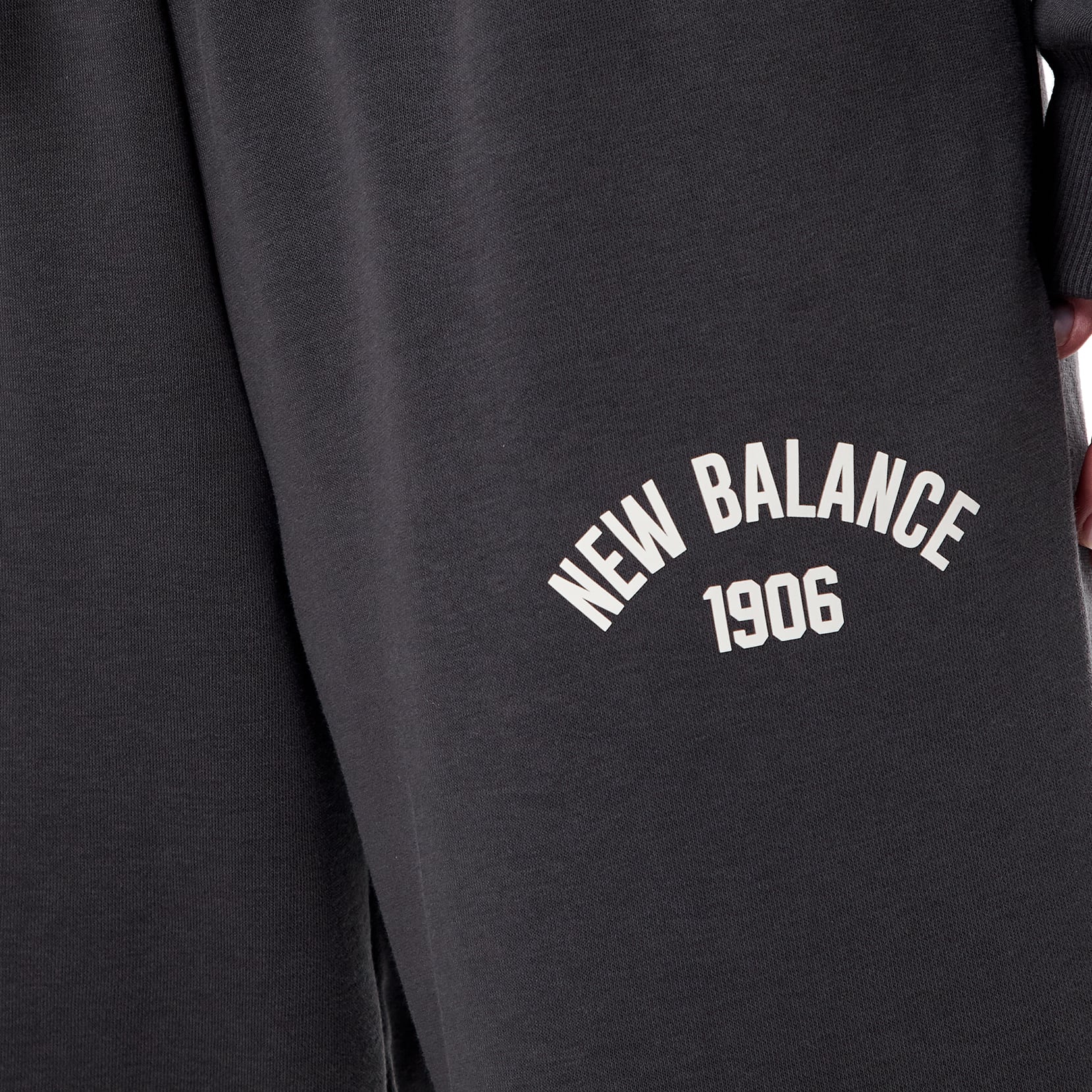 Спортивні брюки Essentials Varsity