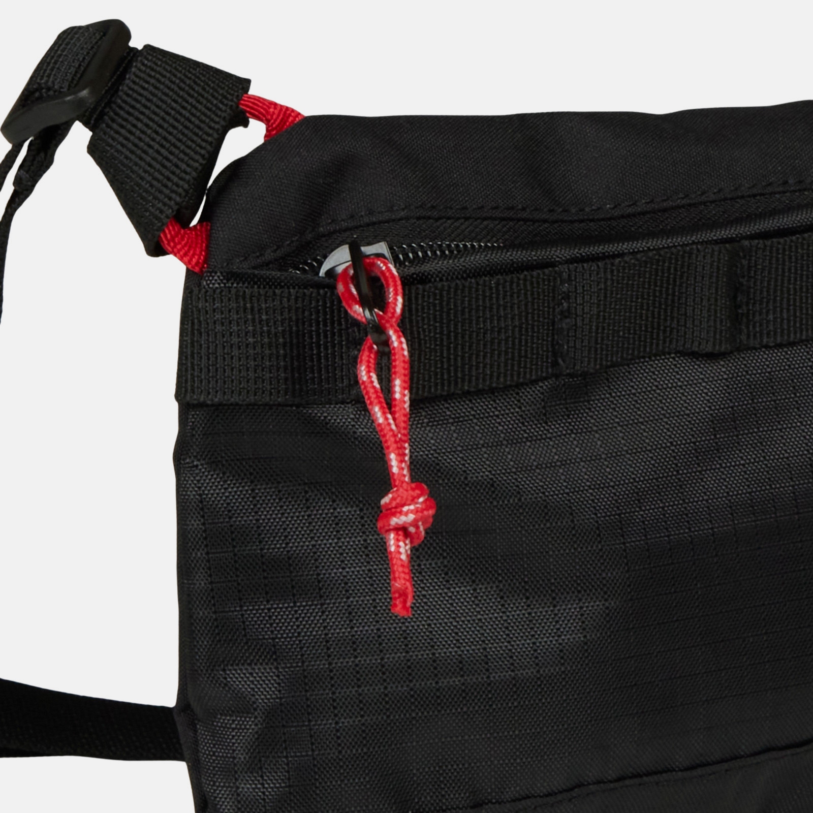 Сумочка ESSENTIALS Sling