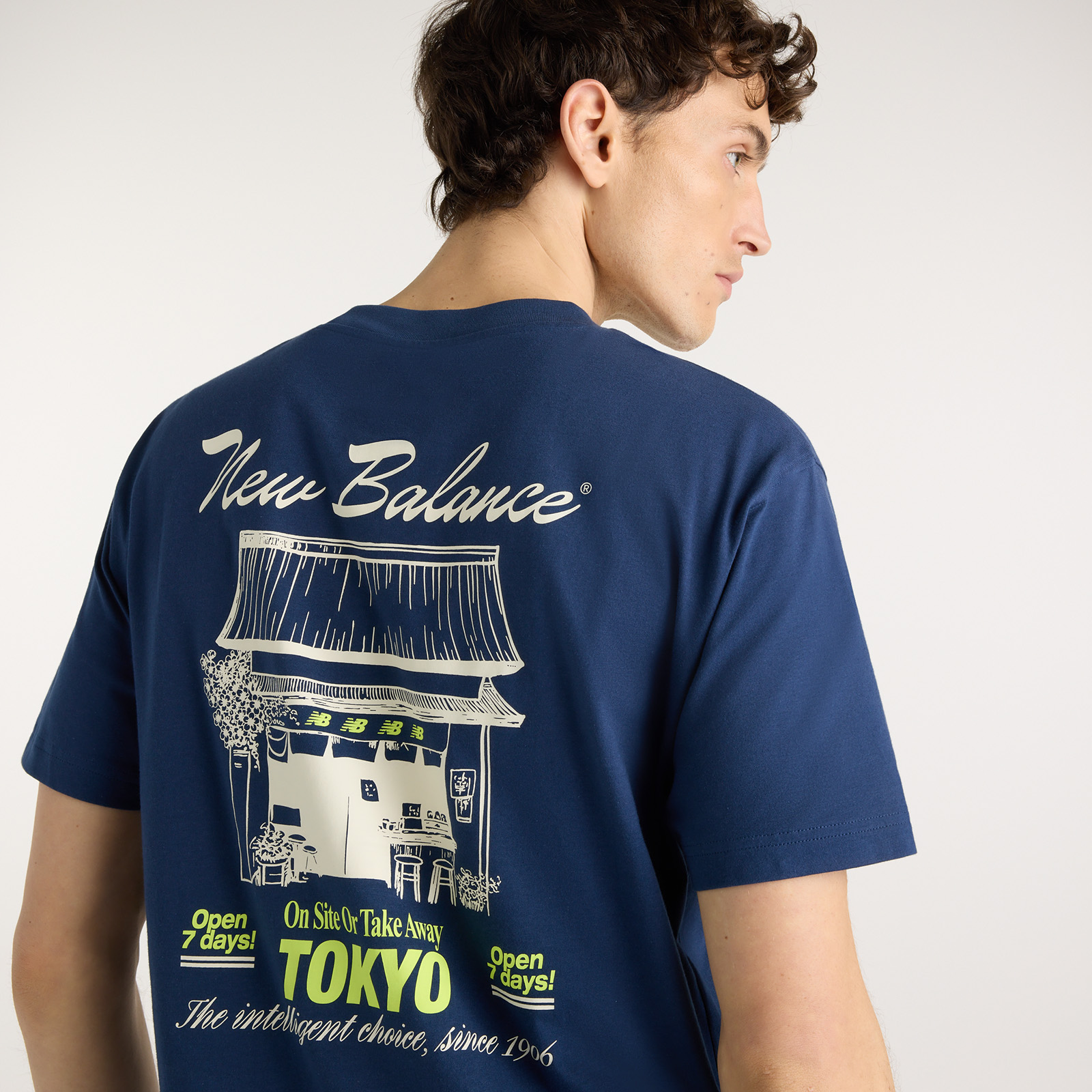 Футболка Grab a Bite Tokyo