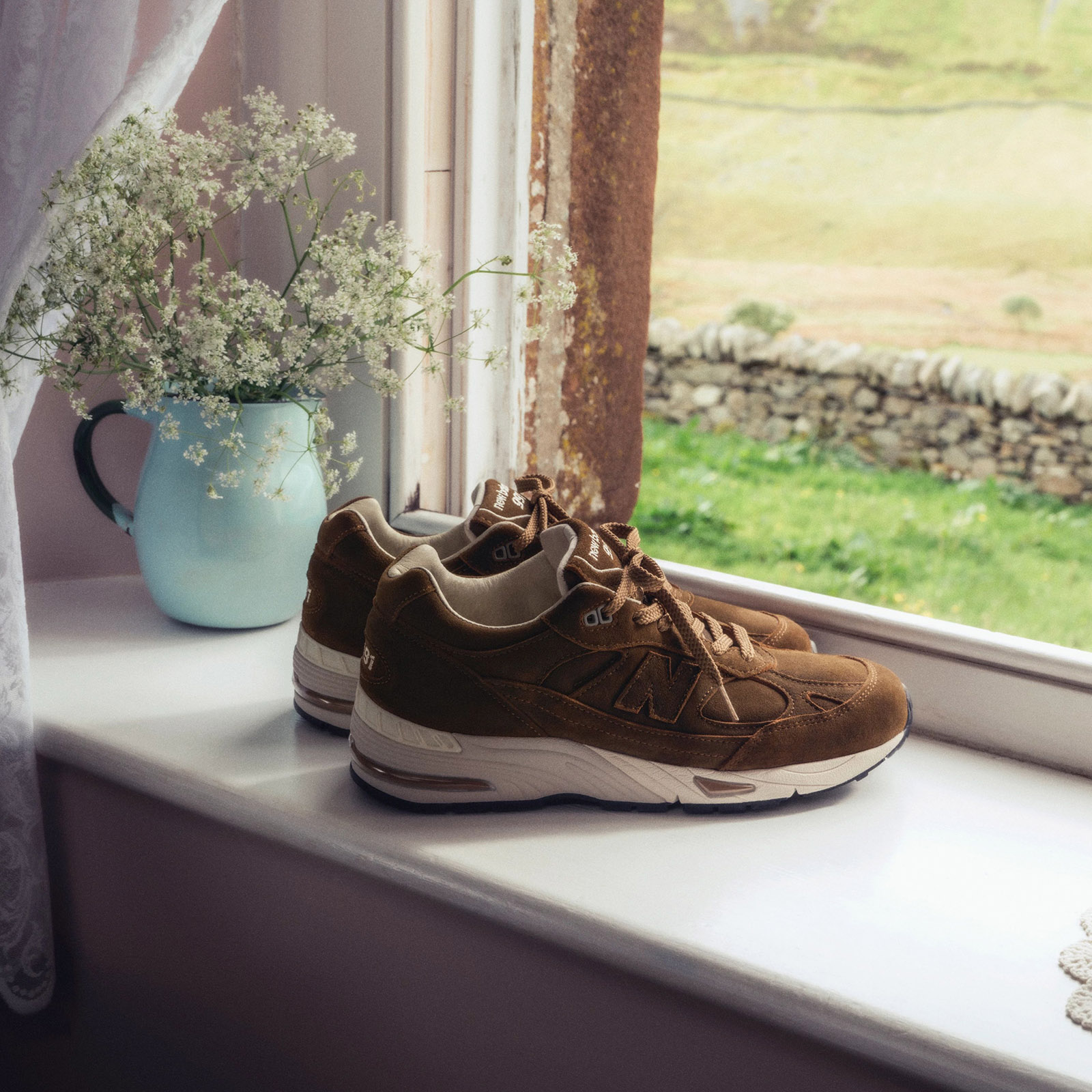 Made in UK 991v1 Luxe Suede